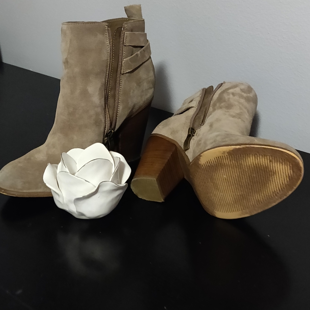 Comfortable Booties - Picture 3 of 4